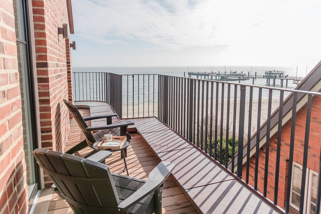 Ganze Wohnung, Moderne Ferienwohnung mit Meerblick und Balkon in erster Strandreihe in Wyk in Wyk auf Föhr (Stadt), Wyk auf Föhr