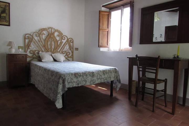 Casa colonica sulle colline lucchesi in Lucca, Provincia di Lucca