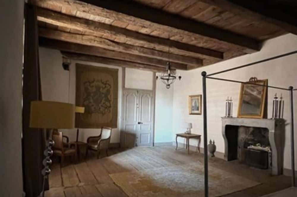 Appartement entier, Appartement dans un Hôtel Particulier Renaissance in Pesmes, Haute-Saône