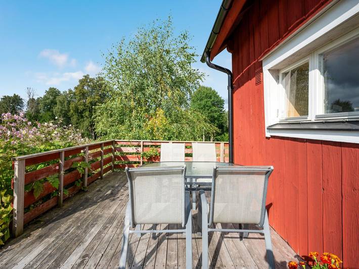 Hel lägenhet, Lägenhet för 5 Personer med trädgård in Mellerud, Vänern