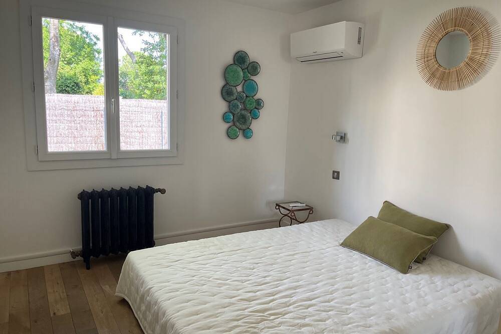 Luxury villa for 8 people with 10x5 saltwater swimming pool and gym in Castries, Region de Montpellier