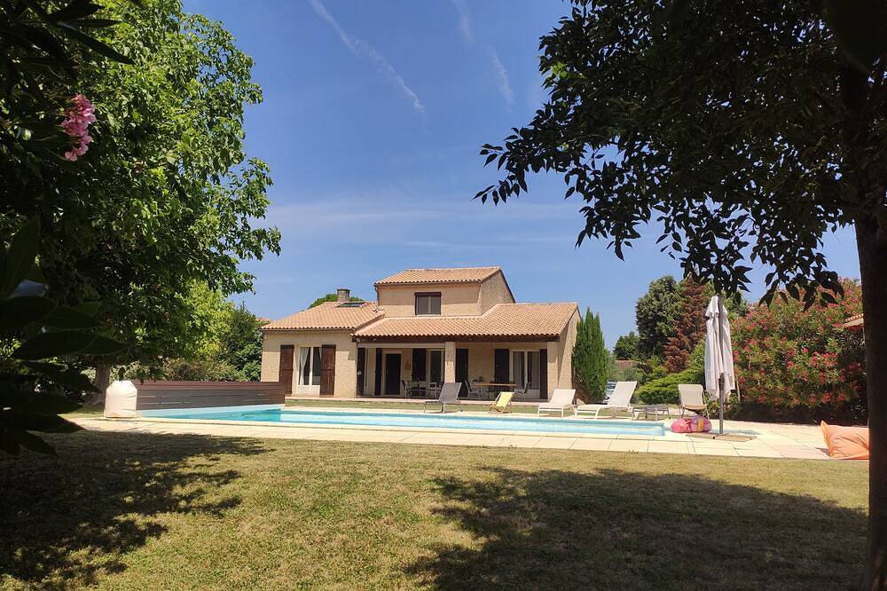 Belle villa moderne de 150m2 sur 3000m2 avec piscine chauffée in Jonquières, Vaucluse