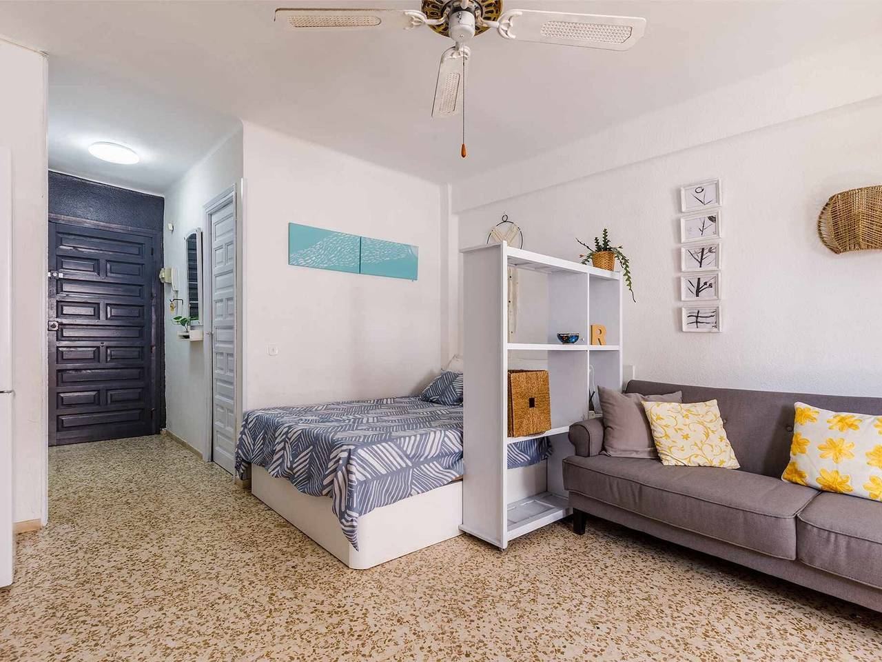 Estudio entero, Estudio cómodo en Torre del Mar con piscina y Wi-Fi, cerca de la playa in Playa de Torre del Mar, Torre del Mar