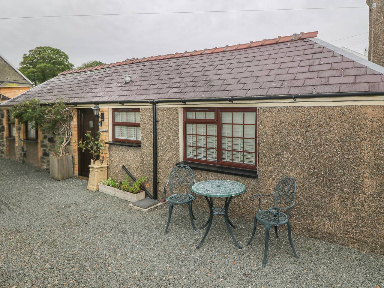 Fir Tree Cottage in Criccieth, Gwynedd
