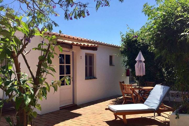 Gîte pour 5 personnes, avec terrasse ainsi que piscine et jardin, animaux acceptés