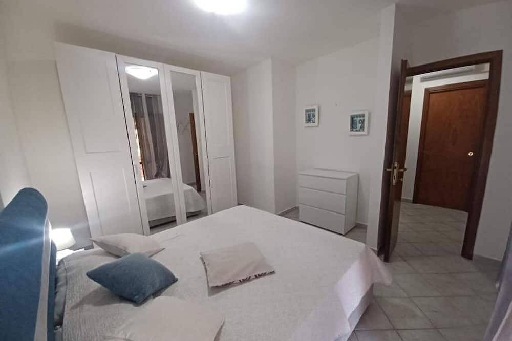 Ganze Wohnung, Sibilla two-room house with terrace 60 meters from the sea in Cala Reale, Golfo Aranci
