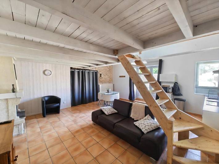 Location de vacances pour 5 personnes, avec jardin à Ardillières - 3