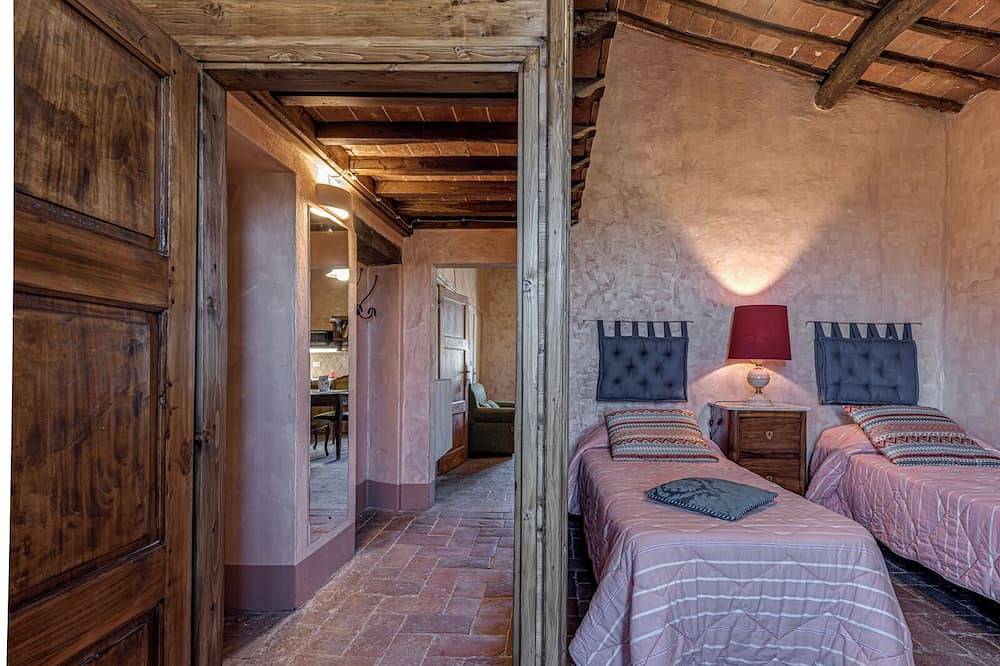 Hel lägenhet, Casciano Apartment in a Historic Estate near Siena with swimming pool in Murlo, Siena provins