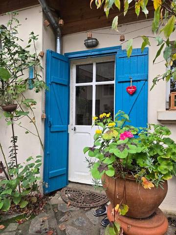 Gîte pour 2 personnes, avec jardin et terrasse ainsi que vue et piscine à Dijon