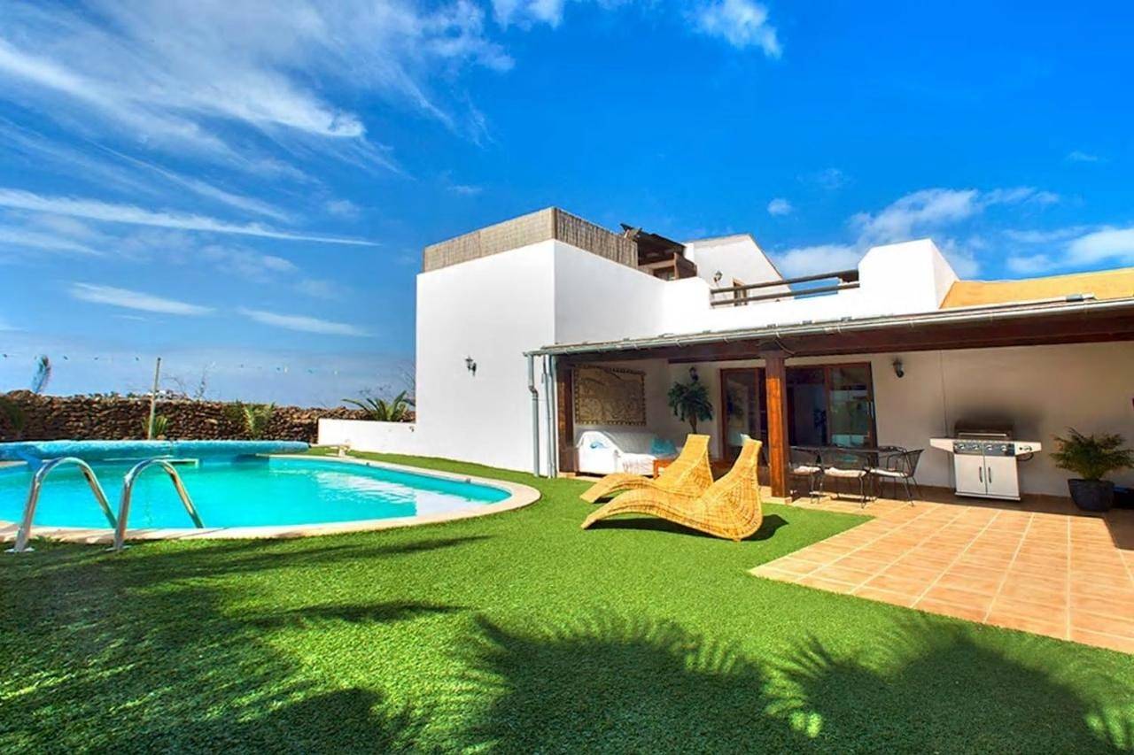 Villatommy heated pool, hottub, fast wifi in Lajares, La Oliva