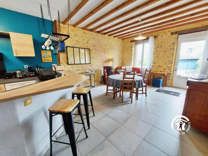 Gîte pour 6 personnes, avec jardin à Port-Brillet