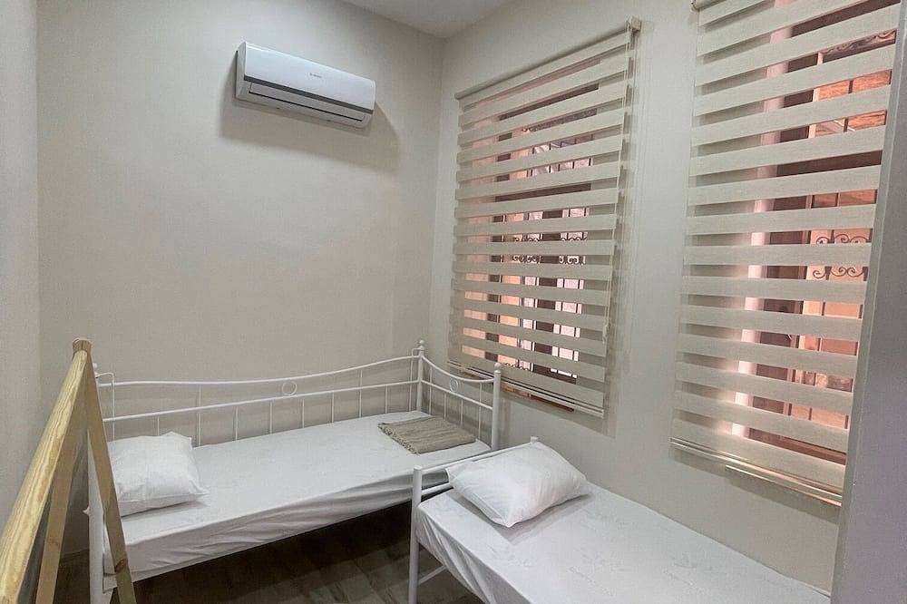 Entire apartment, Spacious Large 3-bedroom apartment in Antalya with Wifi, Ac, Joint Garden in Antalya, Antalya Province