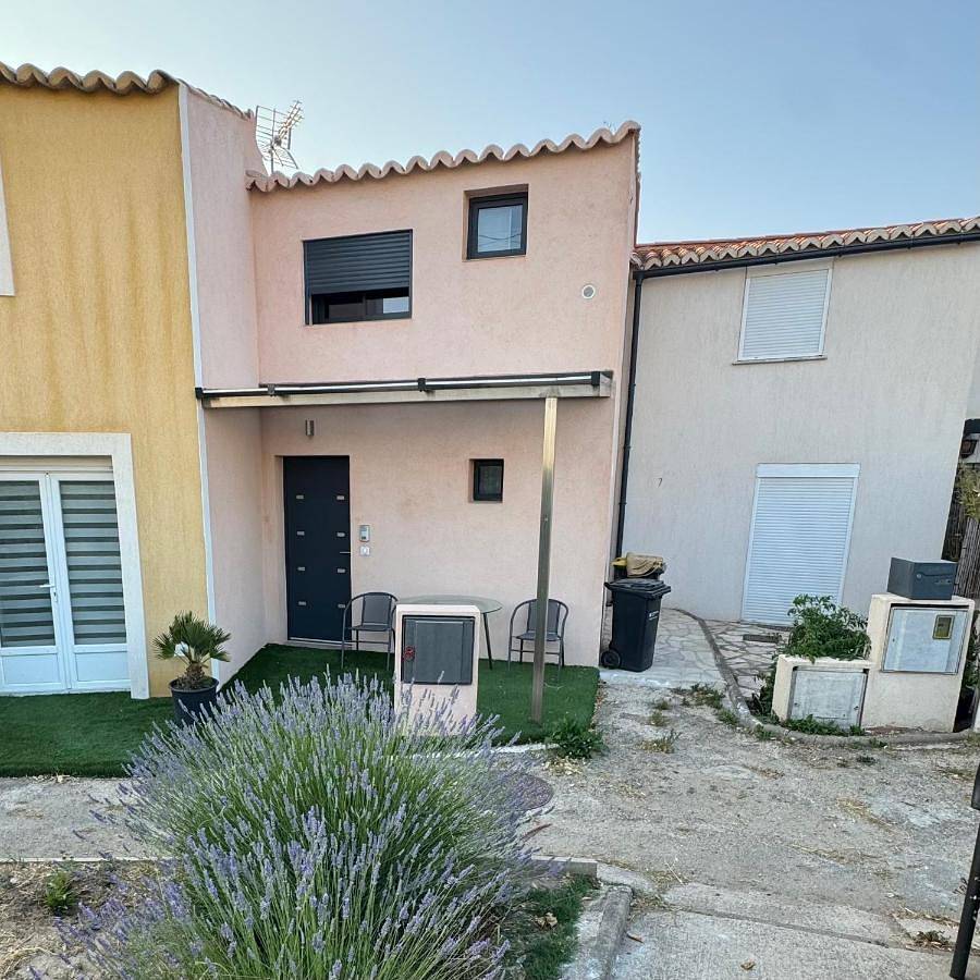 One-Bedroom House in Port-de-Bouc, Côte méditerranéenne (France)