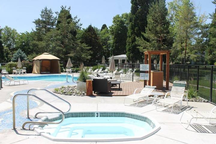 Resort para 4 personas, con jardín además de piscina y sauna - 1