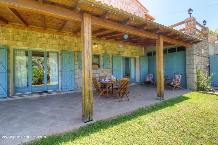 Gîte pour 2 personnes, avec Terrasse ainsi que Jardin et Vue à Sollacaro - 2