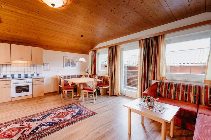 Ferienwohnung für 6 Personen, mit Balkon und Terrasse sowie Garten und Sauna in Radstadt