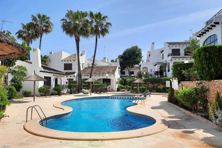 Ferienhaus für 4 Personen, mit Balkon und Pool in Cabo Roig