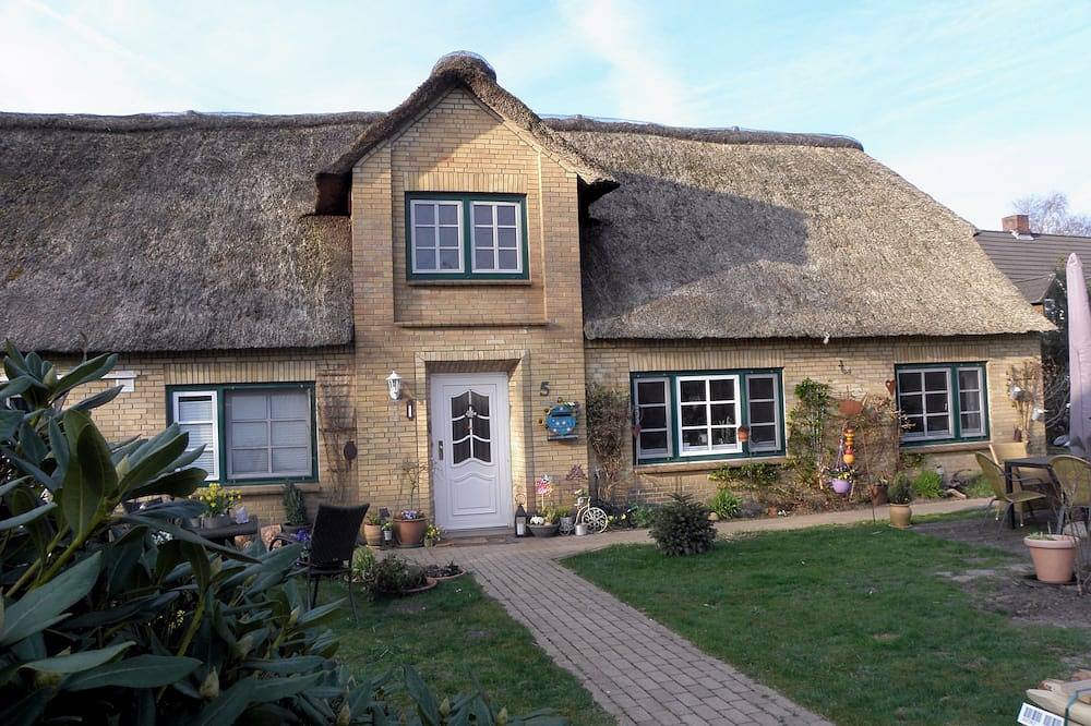Ganze Wohnung, Ferienwohnung am Dorfteich im Reetdachhaus Ostenfeld / Husum in Ostenfeld (Husum), Eider-Treene-Sorge