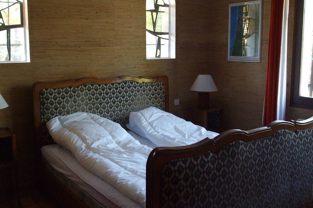 Prestigious villa of 6 rooms with a 1400 sq.m area Lacanau Longarisse in Lac de Lacanau, Lacanau