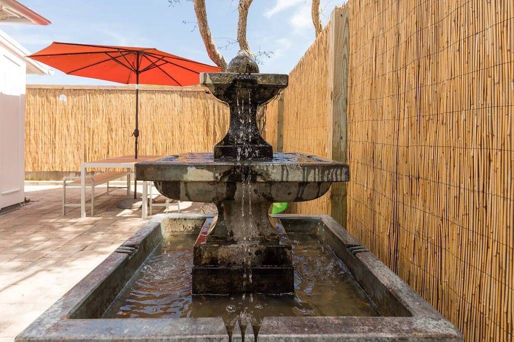 The Coconut Cottage. Hot Tub. Walk To Beach in Vilano Beach, St. Johns County