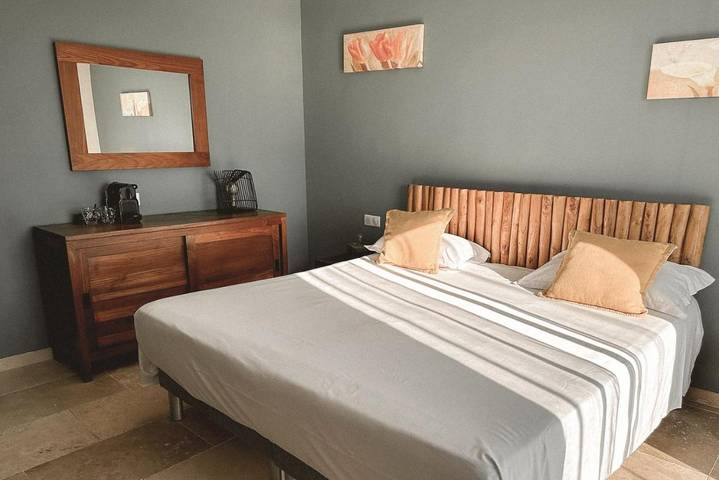 Hôtel pour 2 personnes, avec jardin ainsi que piscine et jacuzzi dans Plage de la Marana - 2