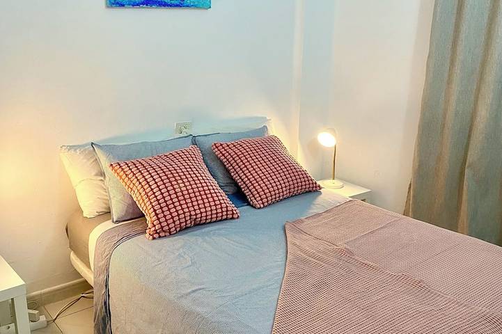 Ganze Wohnung, 1 Bedroom apartment, sea views, old town, 30m from the boardwalk. in Puerto del Carmen, Tías