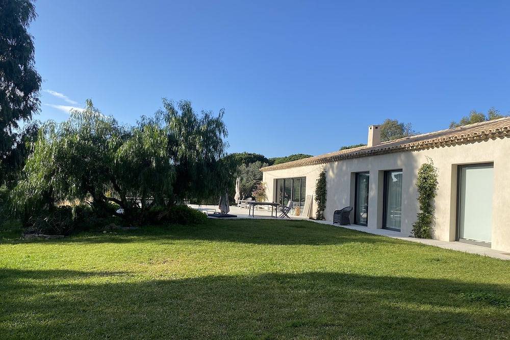 Recent single-storey villa with sea view close to La Réserve hotel in l'Escalet, Ramatuelle