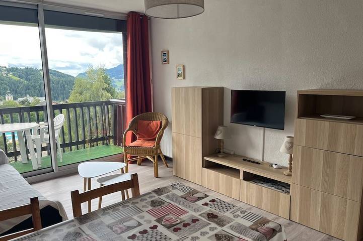 Gîte pour 4 personnes, avec Balcon dans Office De Tourisme De Notre Dame De Bellecombe - 4