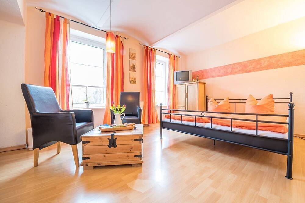 Entire apartment, Holiday Room Ii - Holiday Room Zur Quelle in Stralsund, Stralsund Surroundings