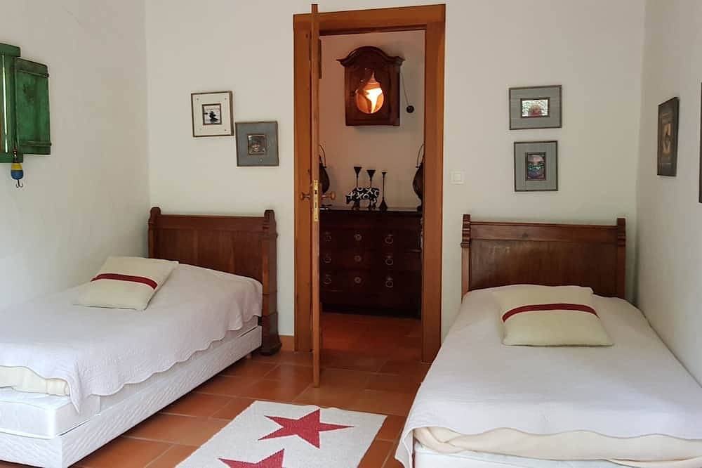 Très belle villa dans parc privé au Pyla - Piscine chauffée - Tennis - 80m plage in Dune du Pilat, La Teste-de-Buch