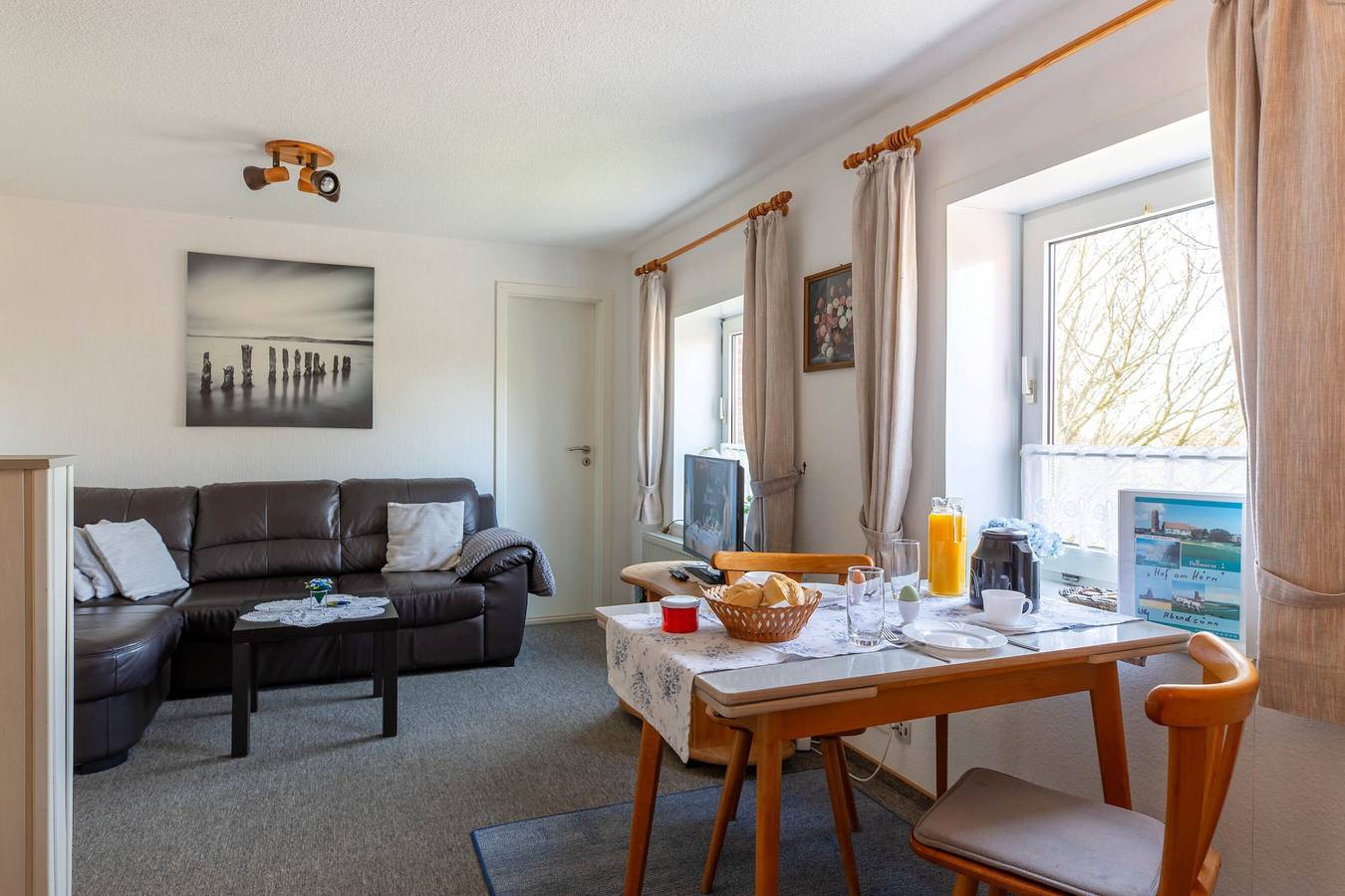 Ganze Wohnung, „Fewo Abendsünn“ mit gemeinsamer Terrasse, Garten und Wlan in Pellworm, Nordseeküste