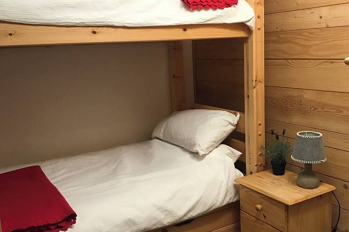 Ganze Wohnung, 2 bedroom apt, balcony facing Mont Blanc, very close to village & Gm ski lift in Argentière, Chamonix