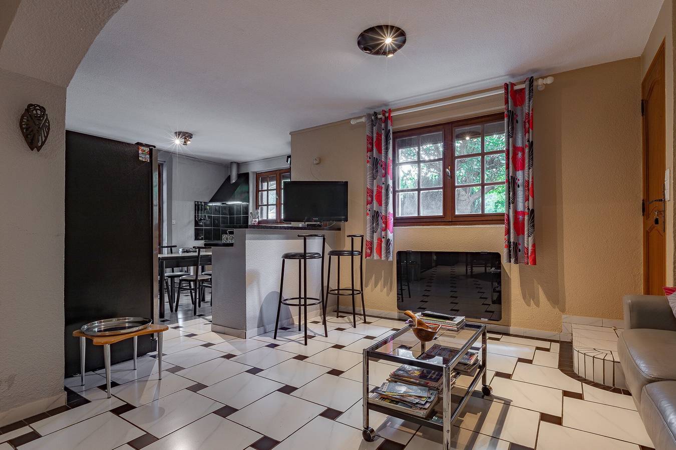 Appartement entier, Appartement 'Chataigniers' avec vue sur les montagnes, piscine privée et Wi-Fi in Juvinas, Parc naturel régional des Monts d'Ardèche