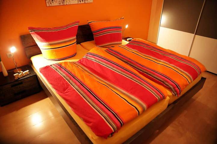 Ganze Wohnung, Große Fewo (ca. 75 m²), ruhig, citynah, Süd-Balkon, kostenfreie Parkplätze, Wifi in Niestetal, Landkreis Kassel