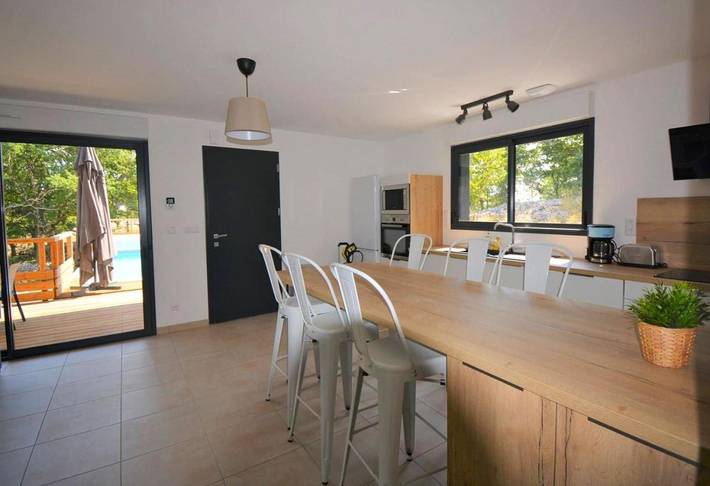 Location de vacances pour 6 personnes, avec piscine ainsi que vue et jardin, animaux acceptés à Saint-Alban-Auriolles - 4
