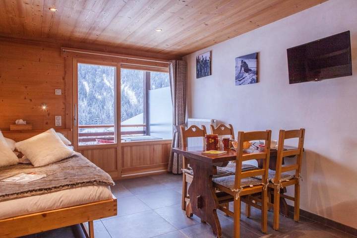 Gîte pour 4 personnes, avec vue ainsi que balcon et sauna, animaux acceptés dans Office de Tourisme du Grand Bornand - 2