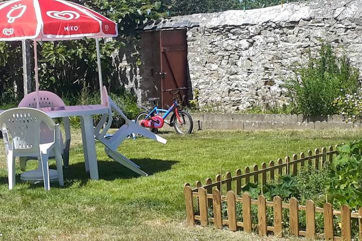 Location de vacances pour 5 personnes, avec sauna ainsi que jardin et piscine à Primelin