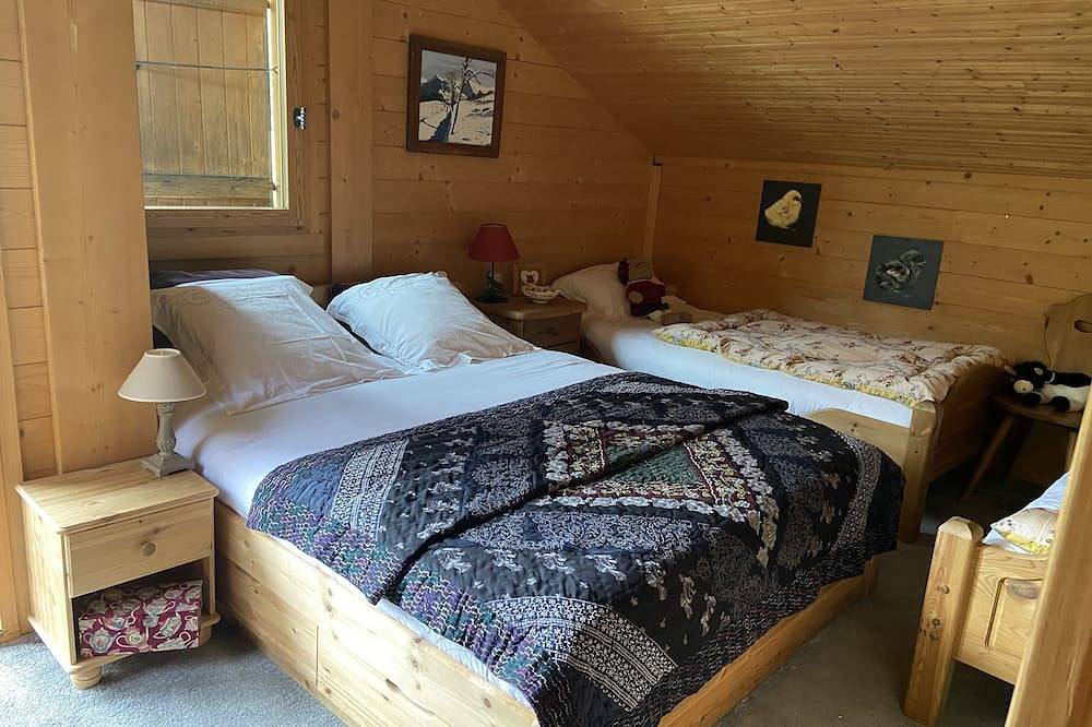 Family chalet between Le Grand Bornand and La Clusaz in Glières-Val-de-Borne, Region Bonneville