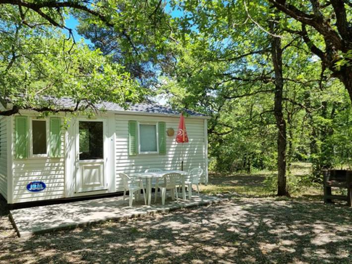 Location de vacances pour 4 personnes, avec terrasse et piscine à Neffes