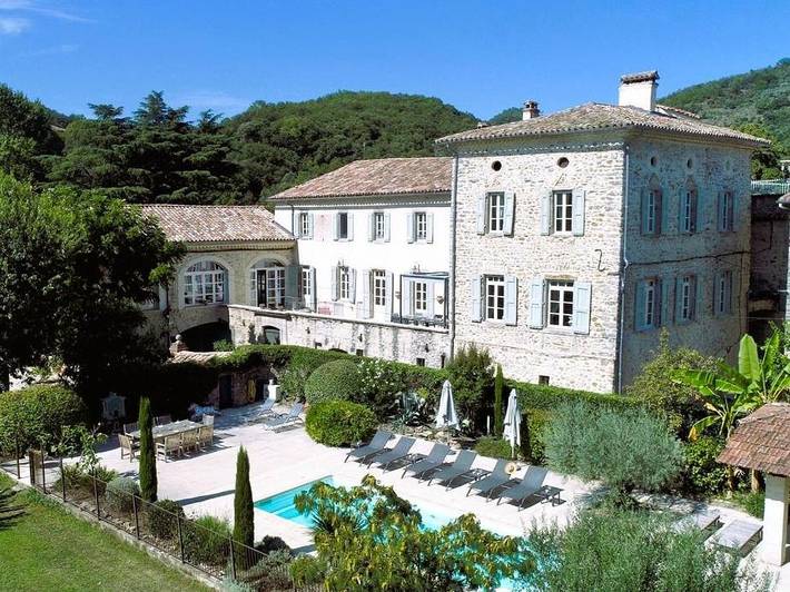 Maison d’hôte pour 12 personnes, avec piscine ainsi que vue et jardin