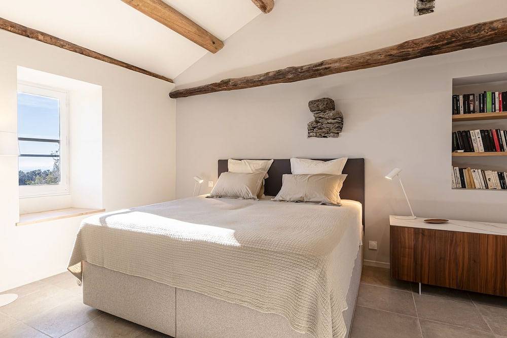 Casa Serena in San-Giuliano, Corte und Umgebung