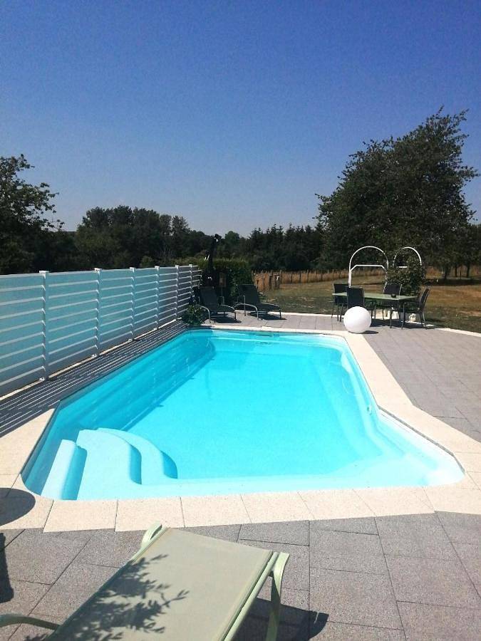 Location de vacances pour 2 personnes, avec piscine et jardin à Monthureux-sur-Saône - 4