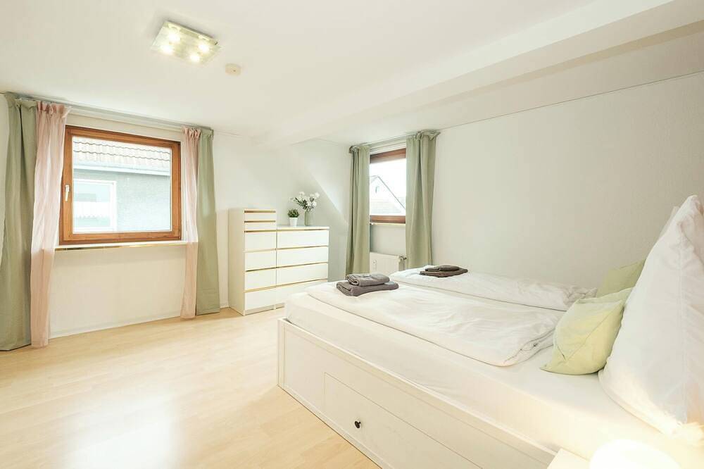 Ganze Wohnung, Gemütliche Wohnung mit Balkon, ruhig, perfekt für Paare und Geschäftsreisende in Stadtbezirk VII, Essen