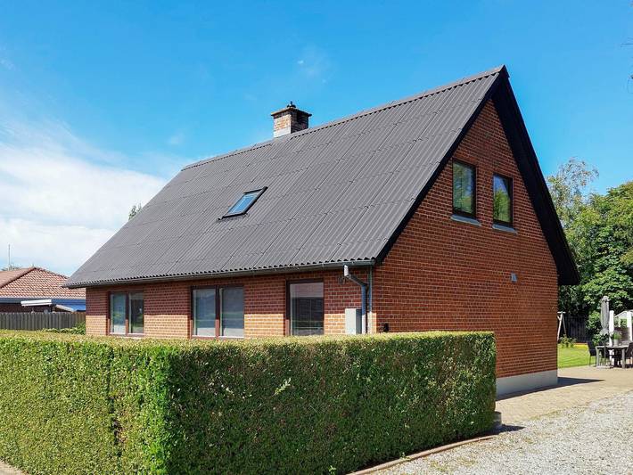 Ferieudlejning for 8 personer, med have i Ålbæk