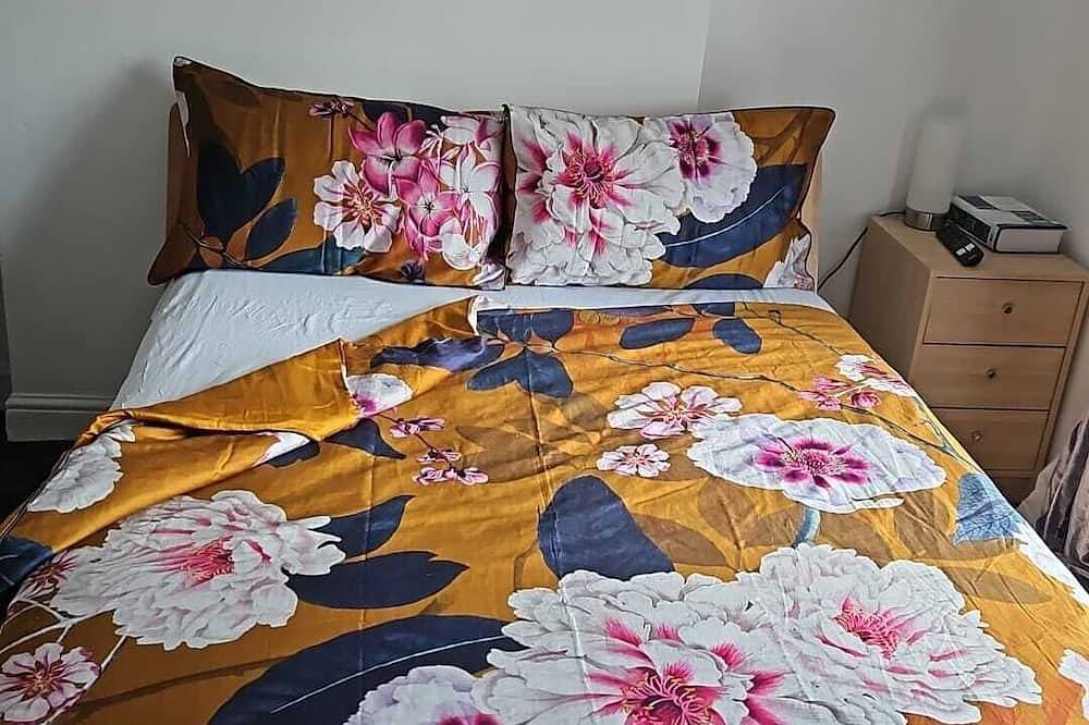 Double room in charming house. Secured with Wifi in Meden Vale, Mansfield. in Sherwood Forest, Nottinghamshire