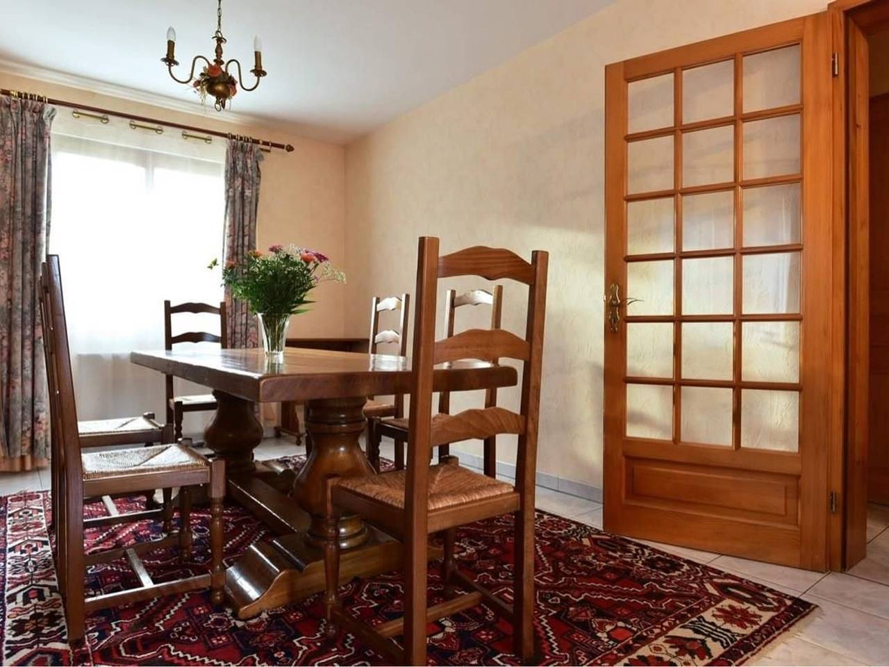 Charming house near Alsace vineyard, enclosed garden, sleeps 6 in Rouffach, Guebwiller region