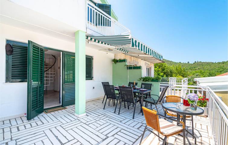 Gemütliche 2-Zimmer-Wohnung mit Meerblick, WLAN und Terrasse, 200 m von der Küste entfernt in Ston, Dubrovnik-Neretva