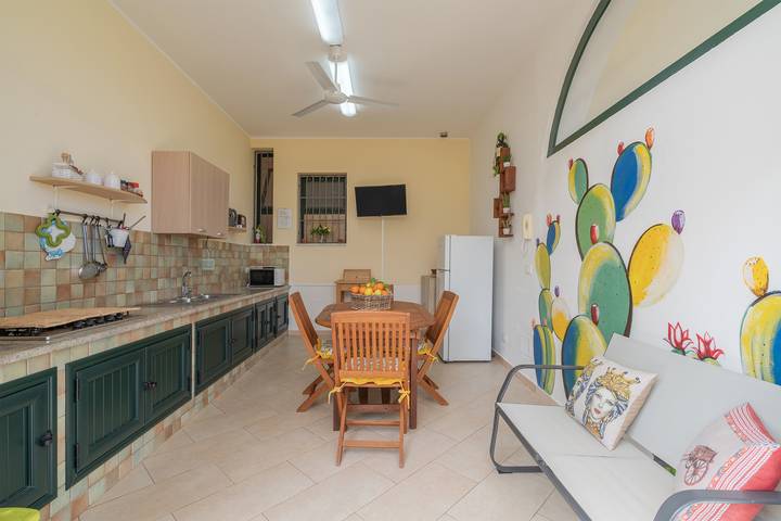 Casa vacanze 'Ciumara West' con terrazza privata, Wi-Fi e aria condizionata in Noto, Avola