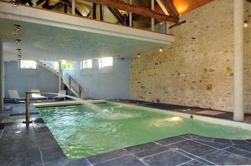 Gîte pour 12 personnes, avec jardin ainsi que piscine et terrasse à Troissy
