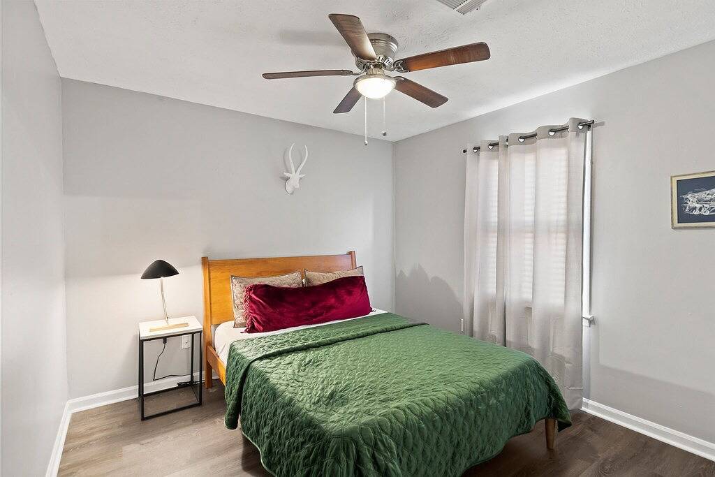 Ganze Wohnung, Magnolia Linen Co #8 - Discounted No Parking Included in Auburn (AL), Alabama